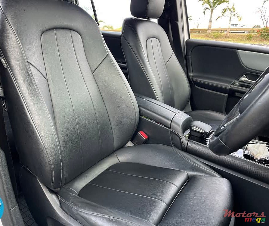 2020' Mercedes-Benz GLB 200 photo #5