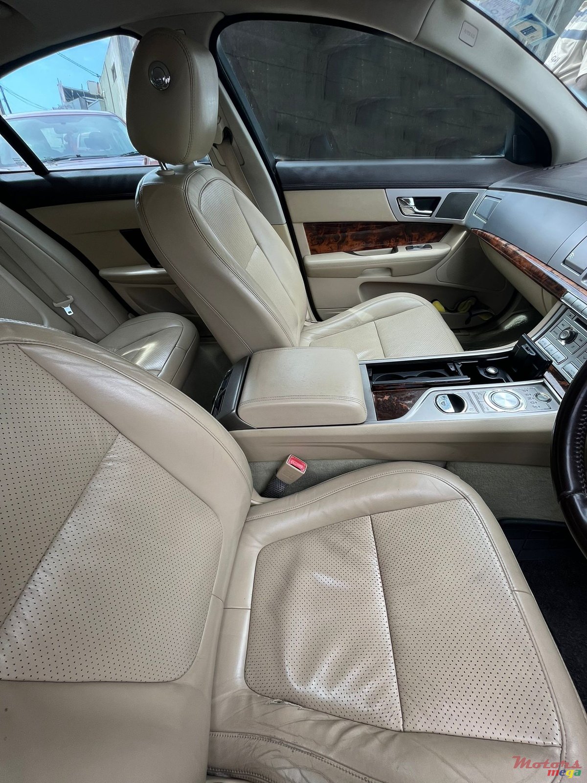 2010' Jaguar XF (X250) photo #7