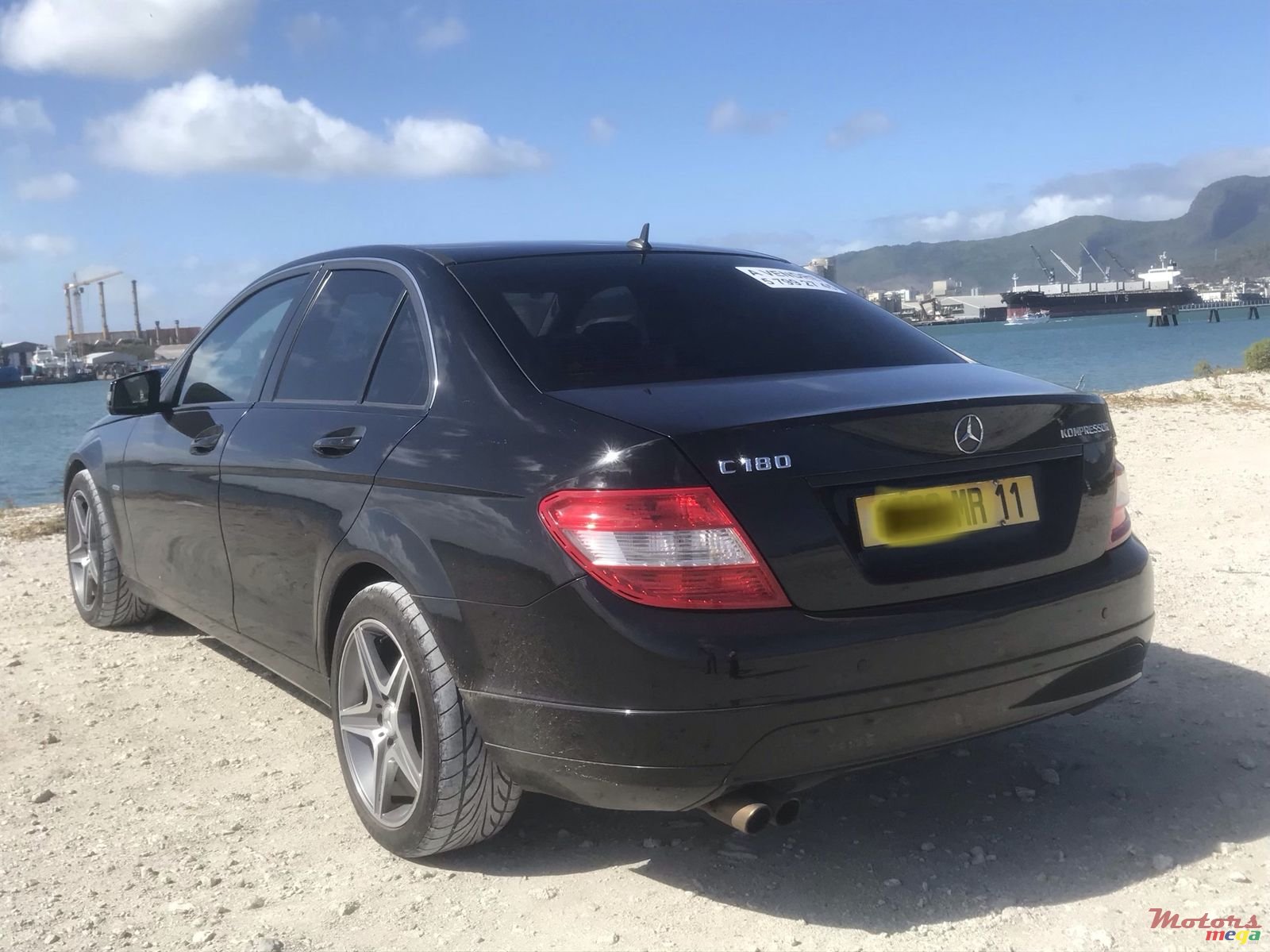 2011' Mercedes-Benz C-Class photo #1