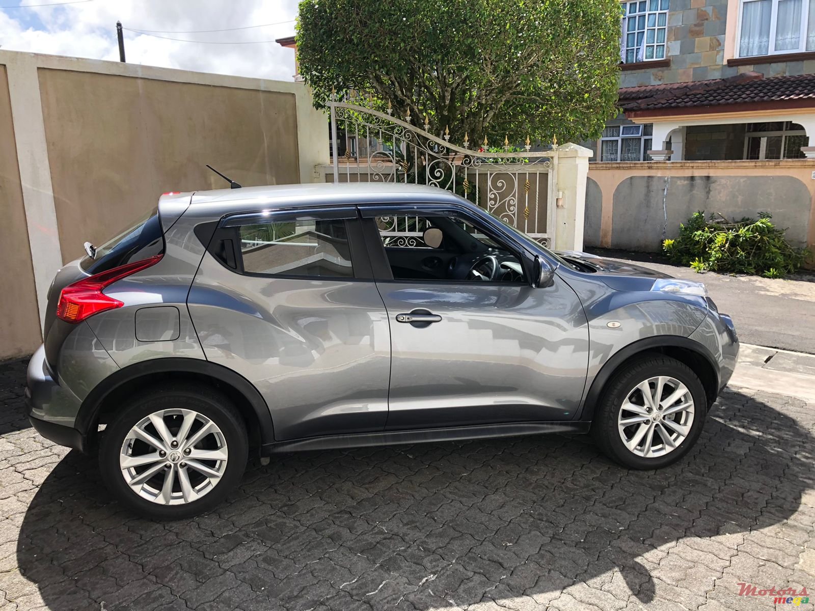 2013' Nissan Juke photo #2