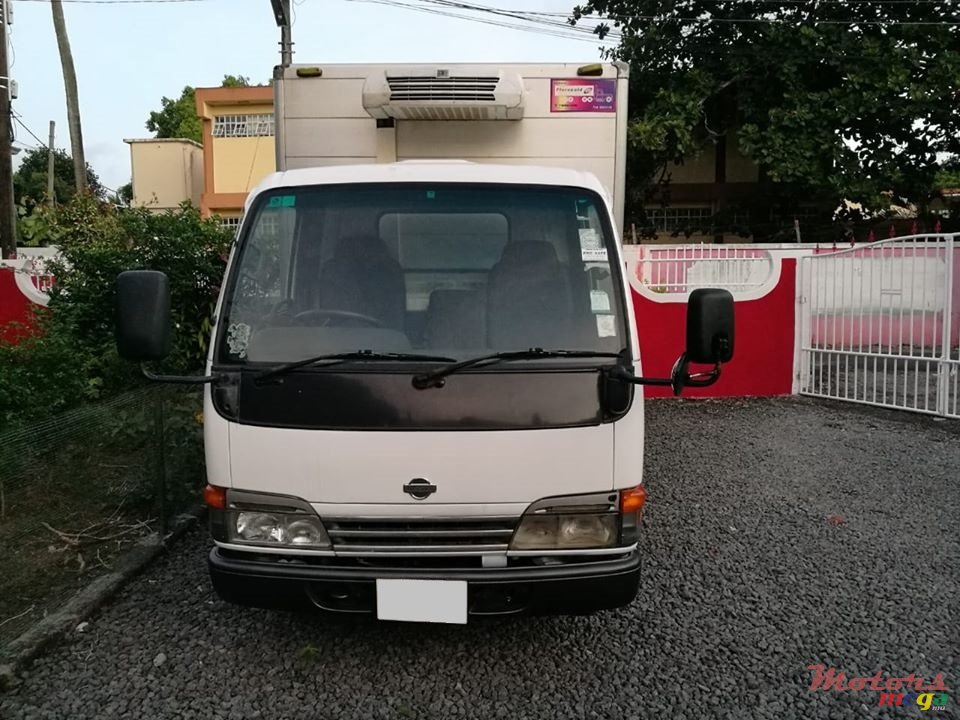 2001' Nissan photo #2