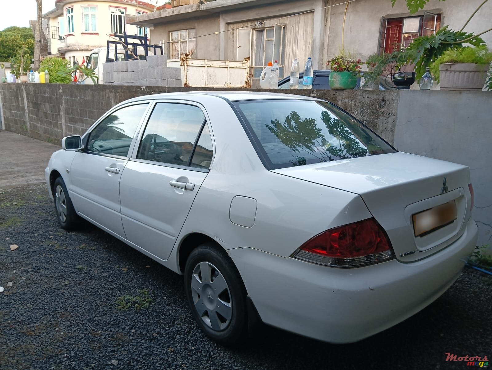 2010' Mitsubishi photo #1