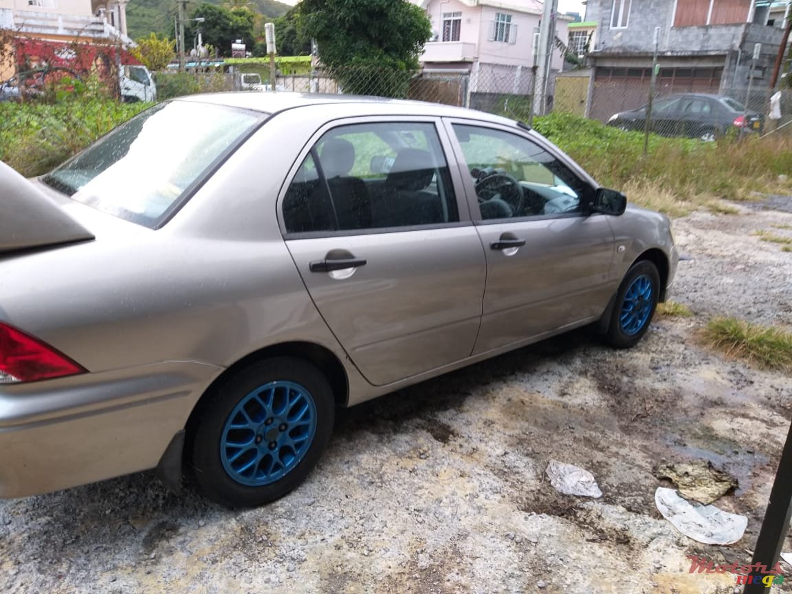 2003' Mitsubishi Lancer photo #4