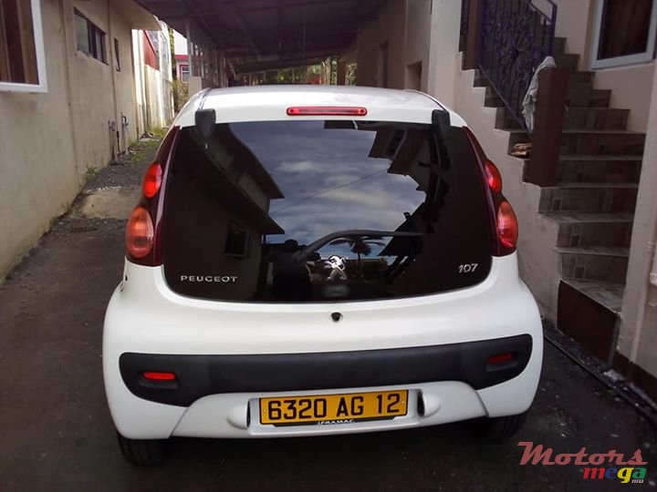 2012' Peugeot 107 photo #2