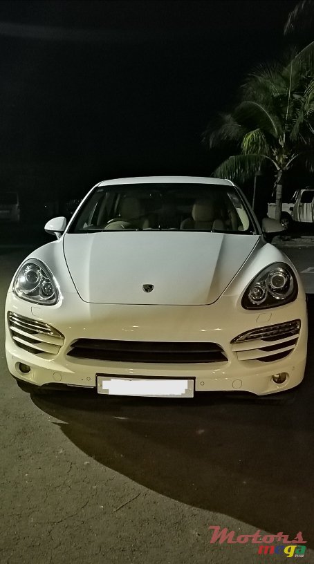 2012' Porsche Cayenne photo #6
