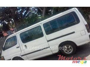 1999' Toyota HiAce photo #1