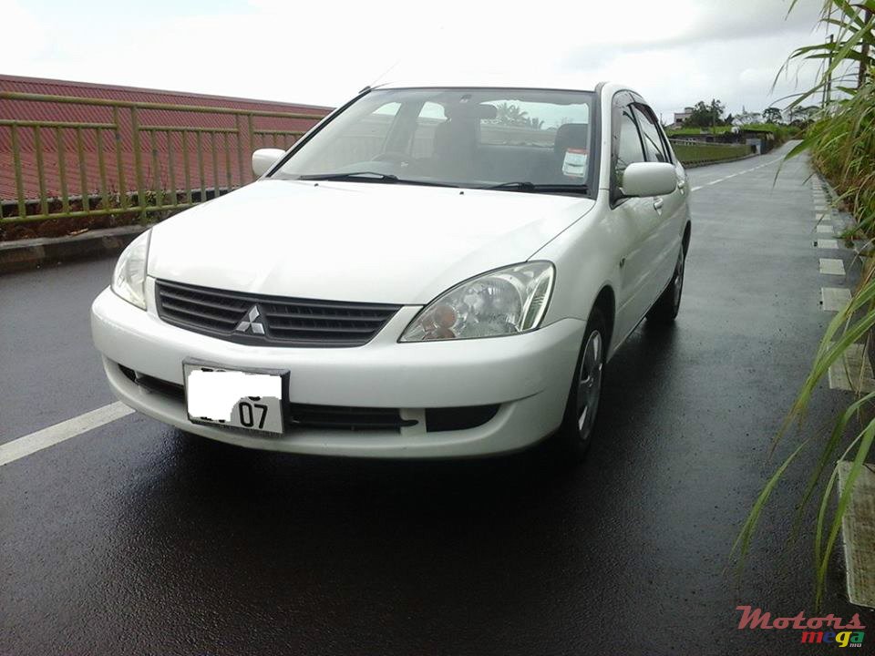 2007' Mitsubishi Lancer photo #2