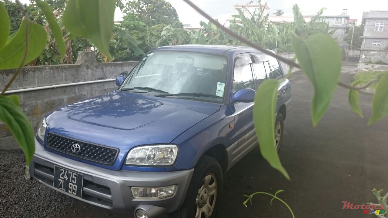 1999' Toyota photo #1