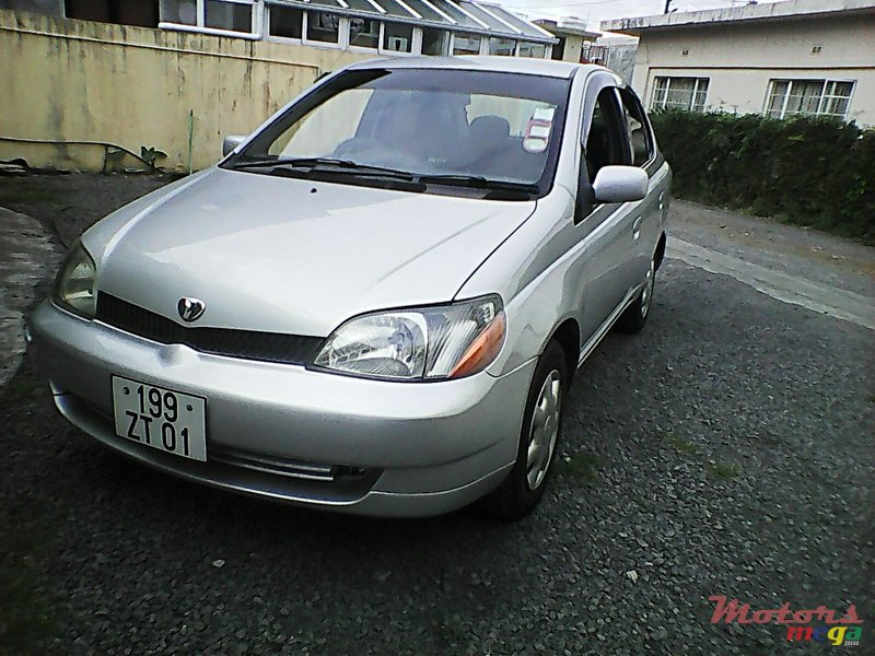 2001' Toyota Platz 1490 cc manual photo #1