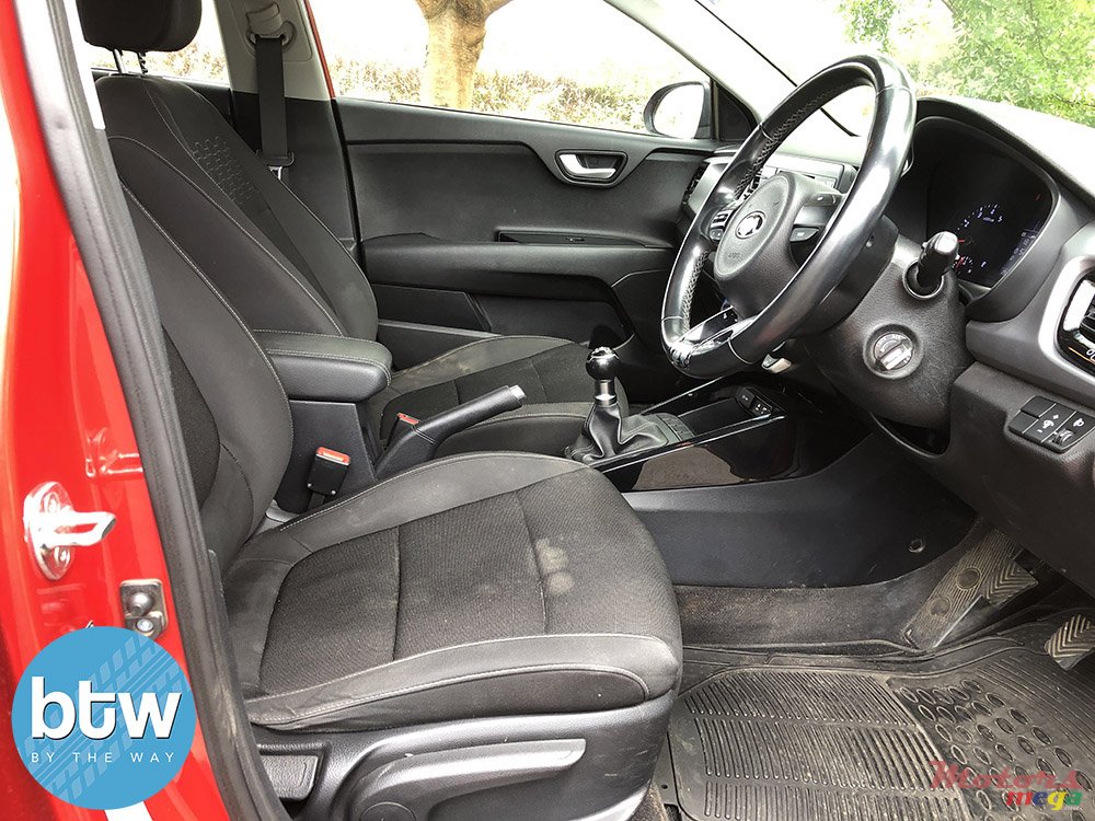 2017' Kia Rio photo #5