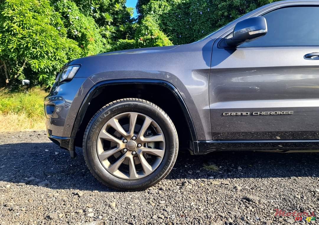 2018' Jeep Grand Cherokee photo #2