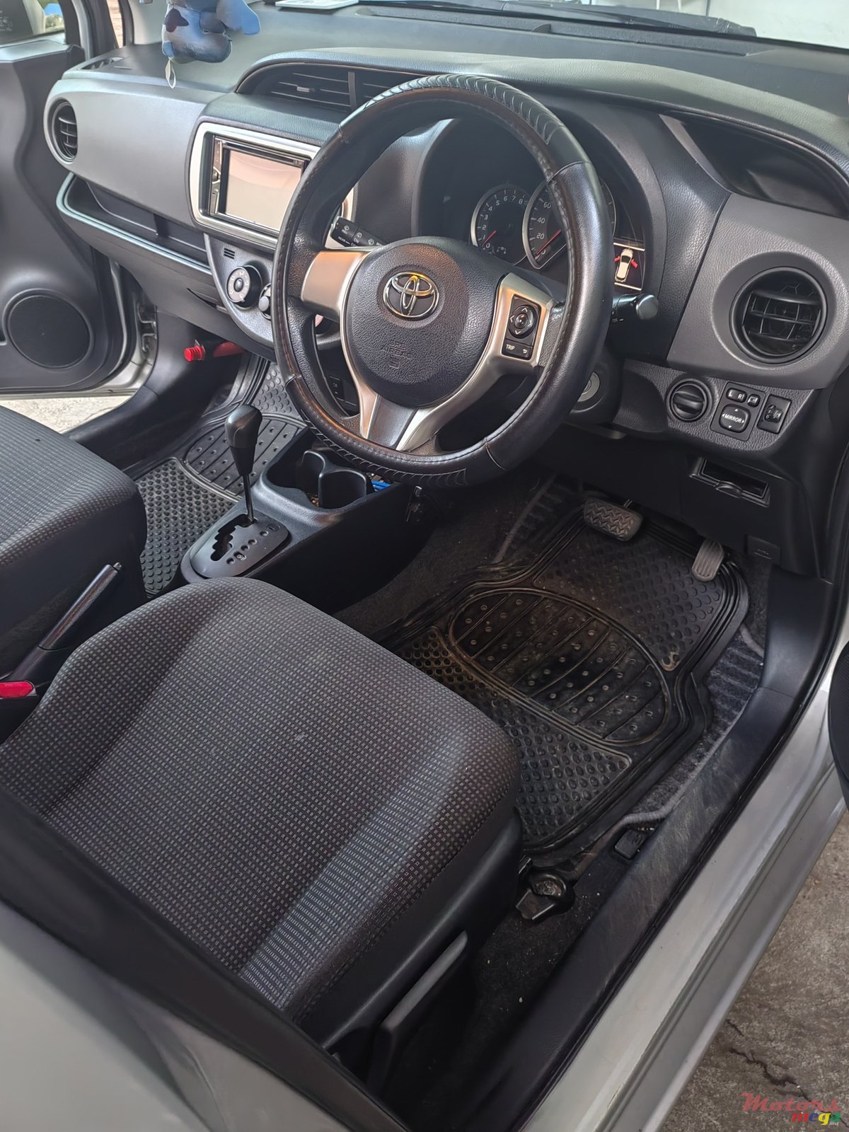 2014' Toyota Vitz photo #5