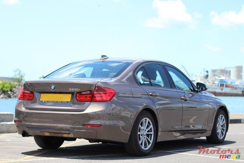 2013' BMW 3 Series photo #2