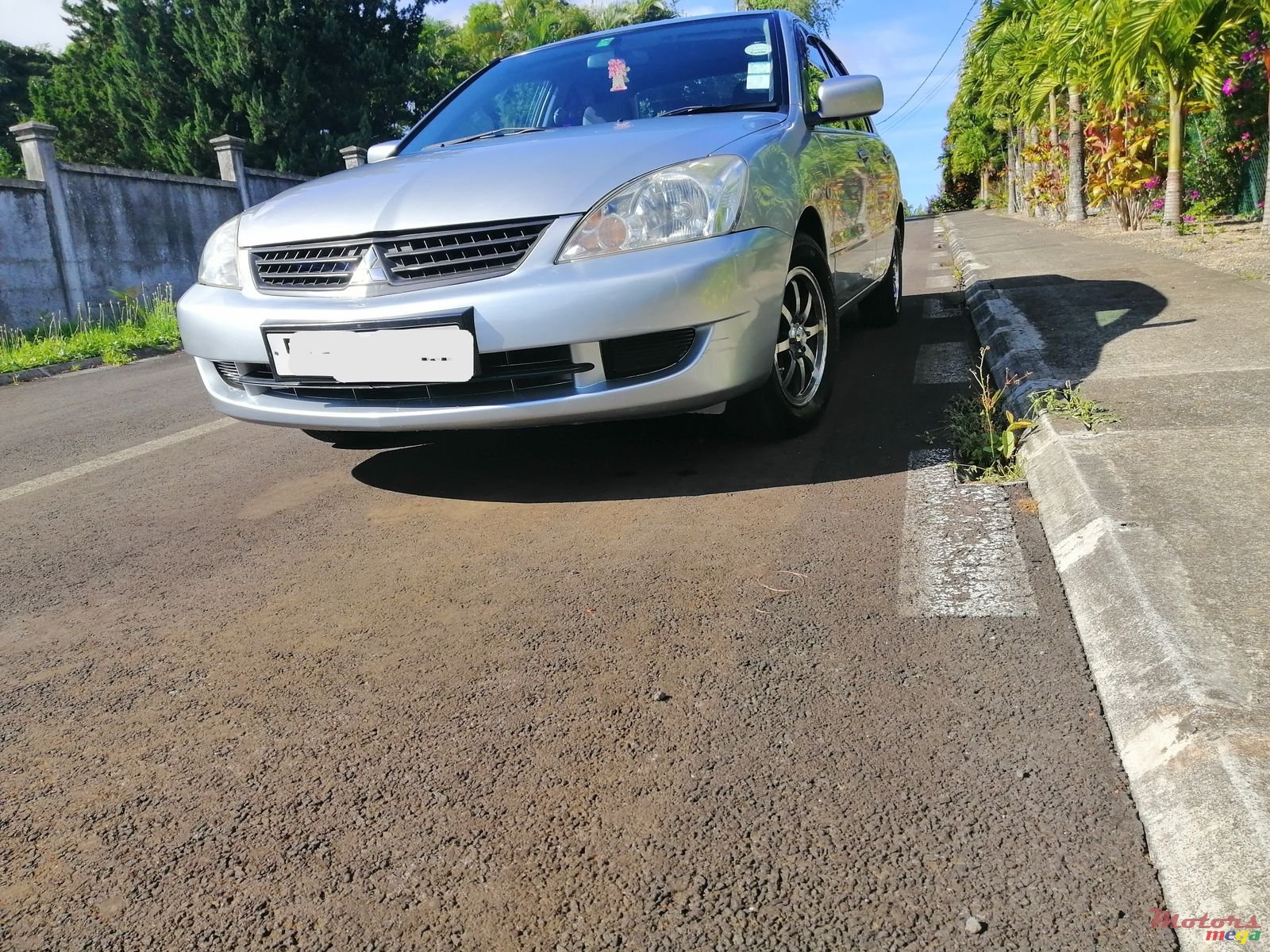 2009' Mitsubishi Lancer photo #1
