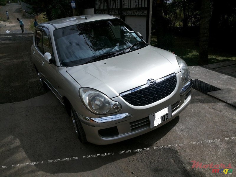 2002' Toyota photo #2