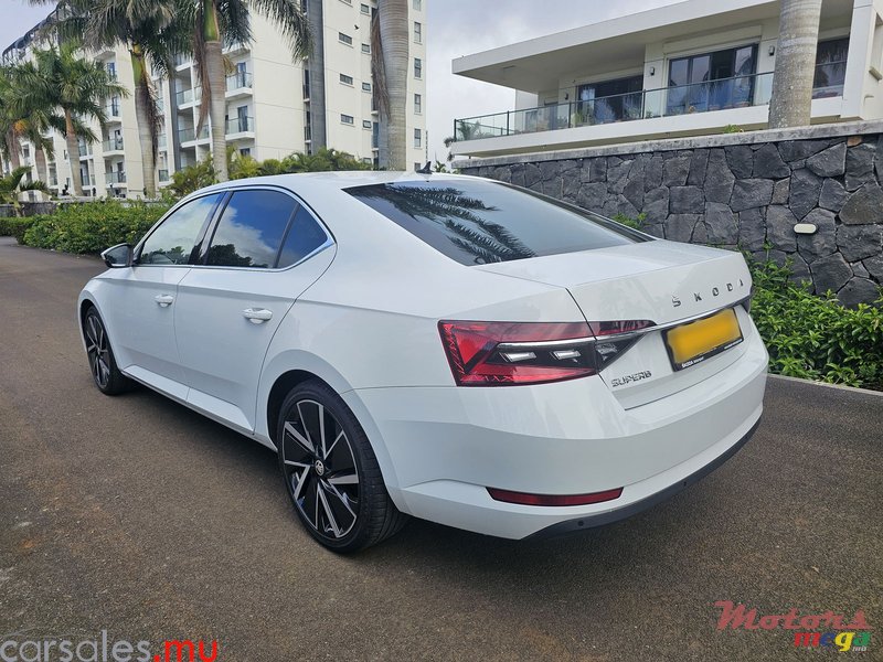 2023' Skoda Superb 1.4 Sedan photo #2