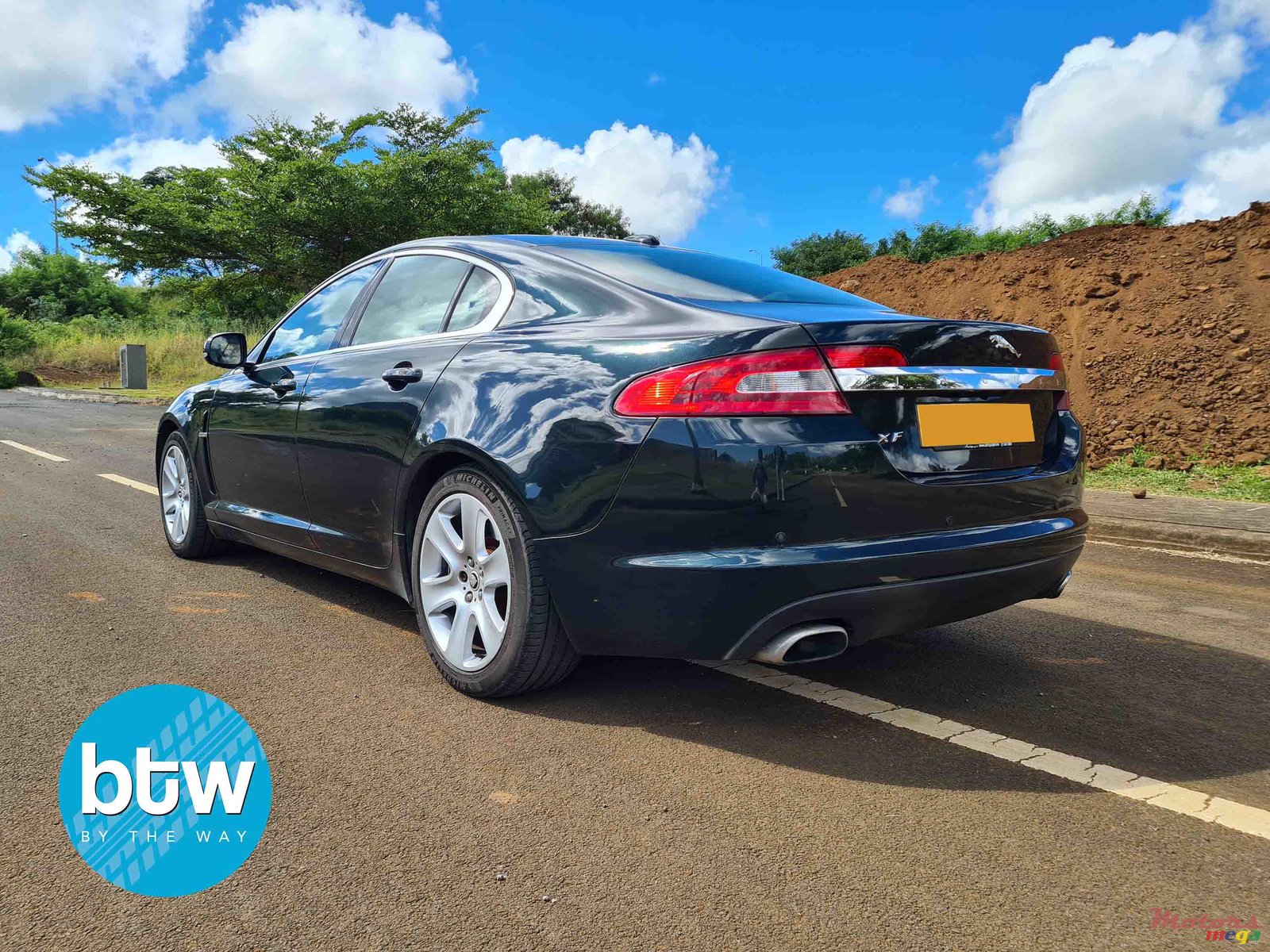 2010' Jaguar XF photo #3