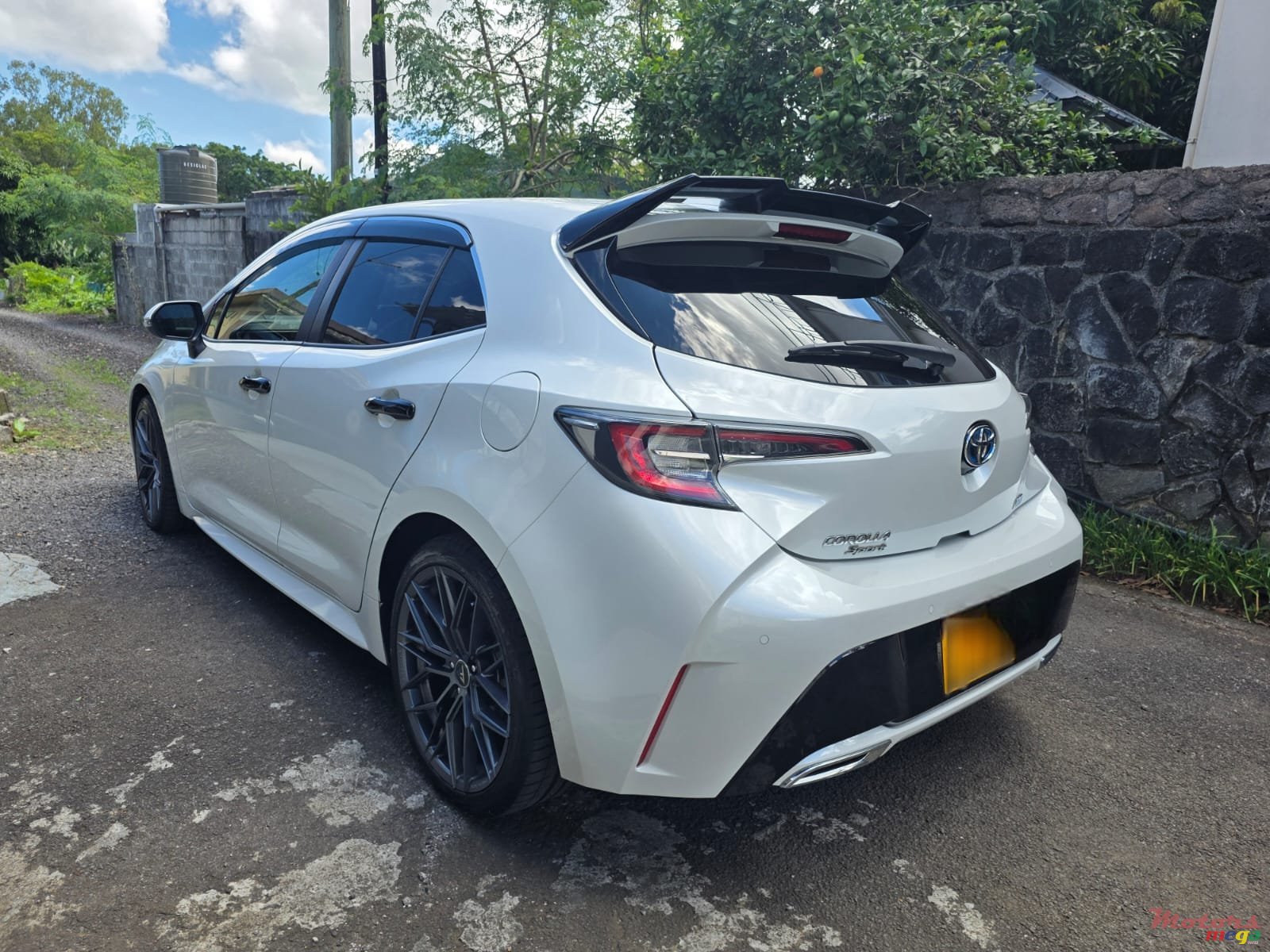 2022' Toyota Corolla GZ photo #3