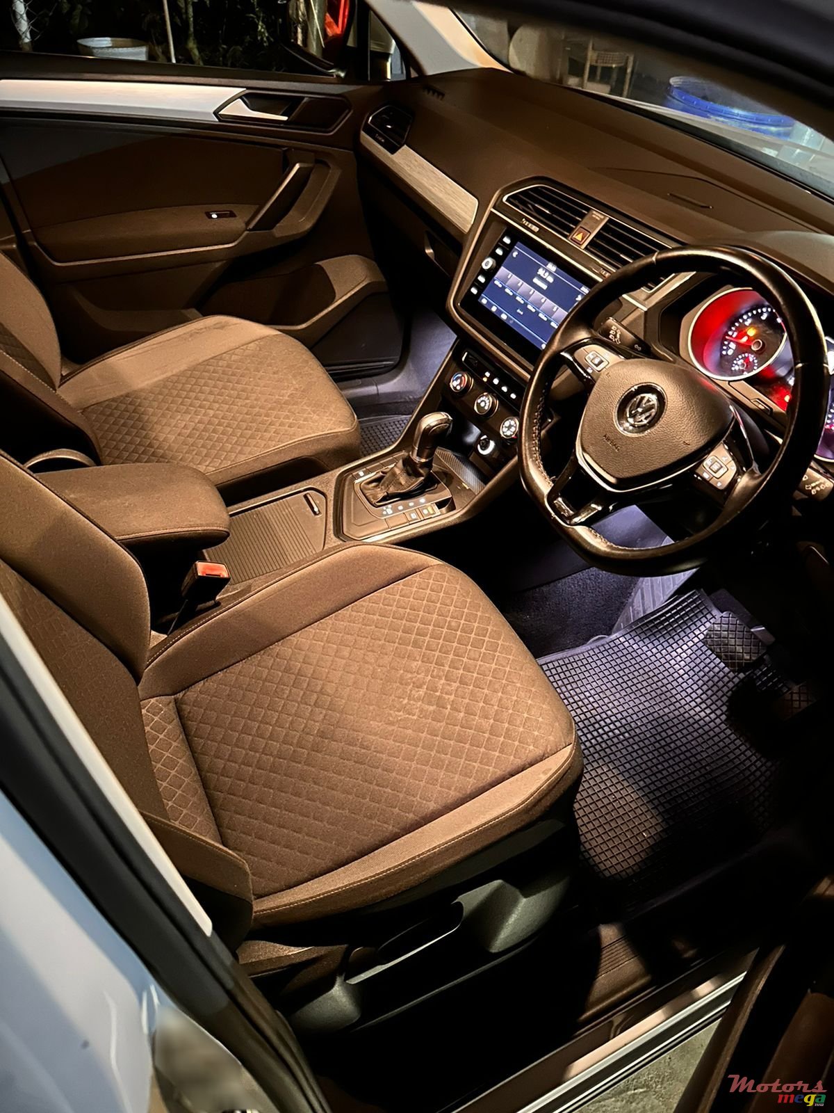 2019' Volkswagen Tiguan photo #5