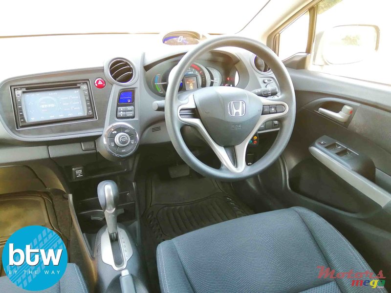 2011' Honda Insight Hybrid photo #5