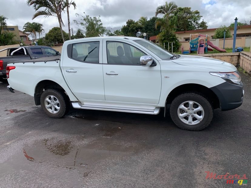 2017' Mitsubishi L 200 2.5L Turbocharged photo #6