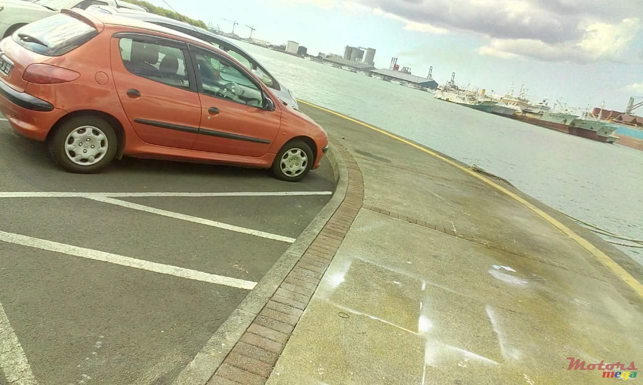 1999' Peugeot 206 photo #2