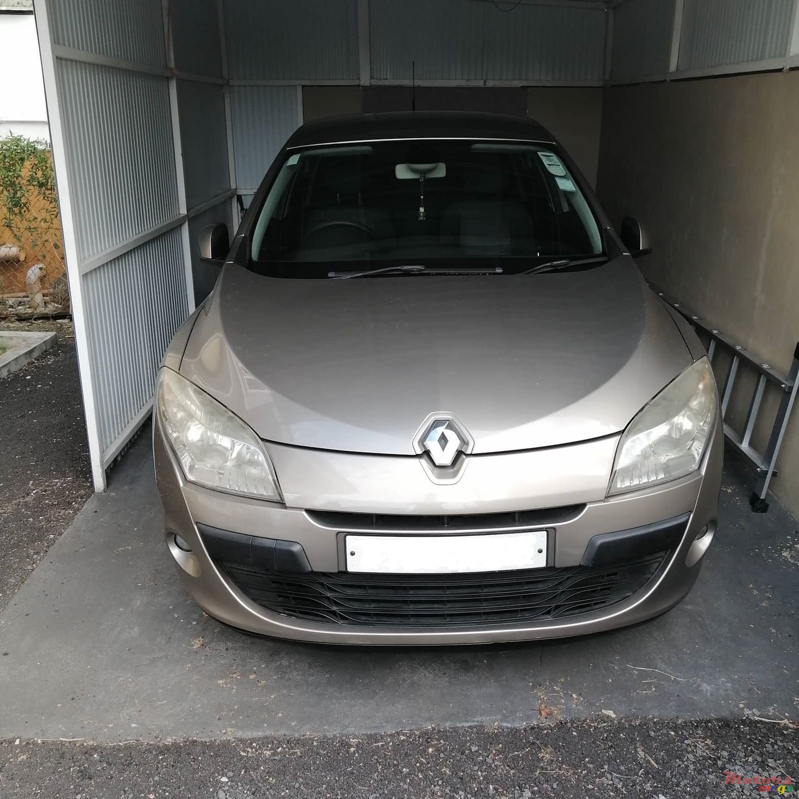2009' Renault Megane photo #2