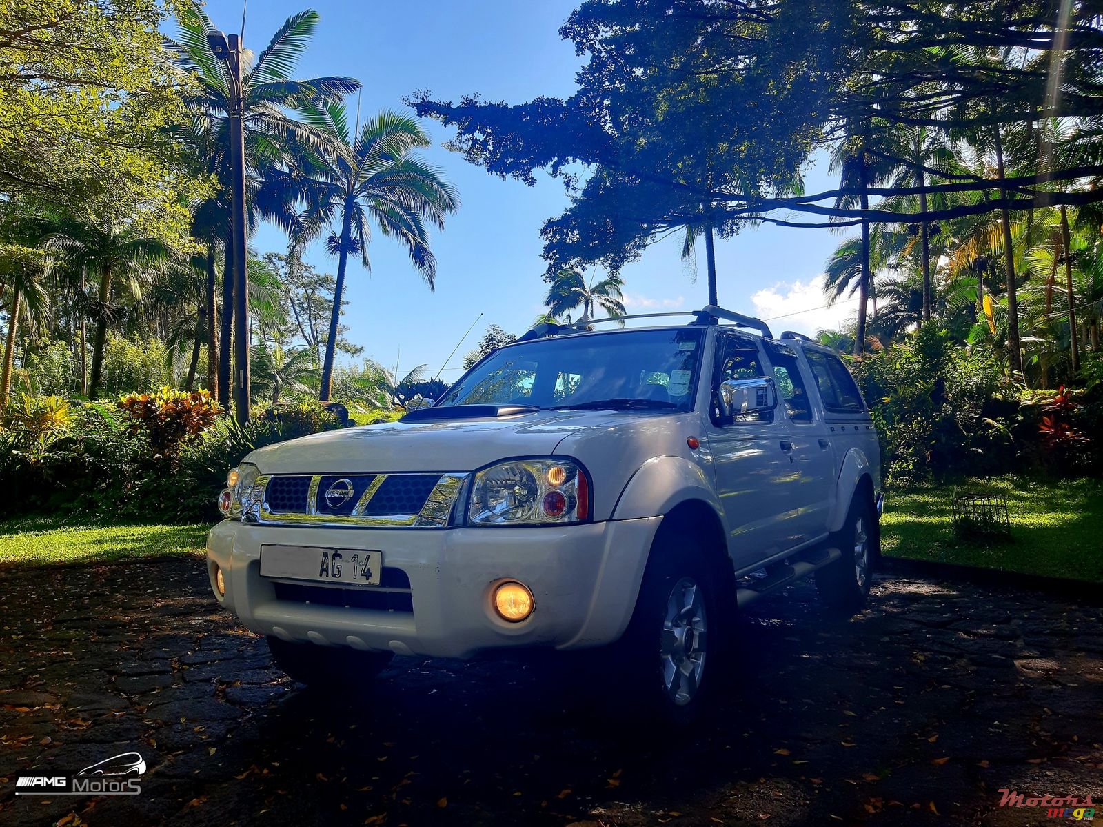 2014' Nissan Hardbody Predator NP300 photo #2