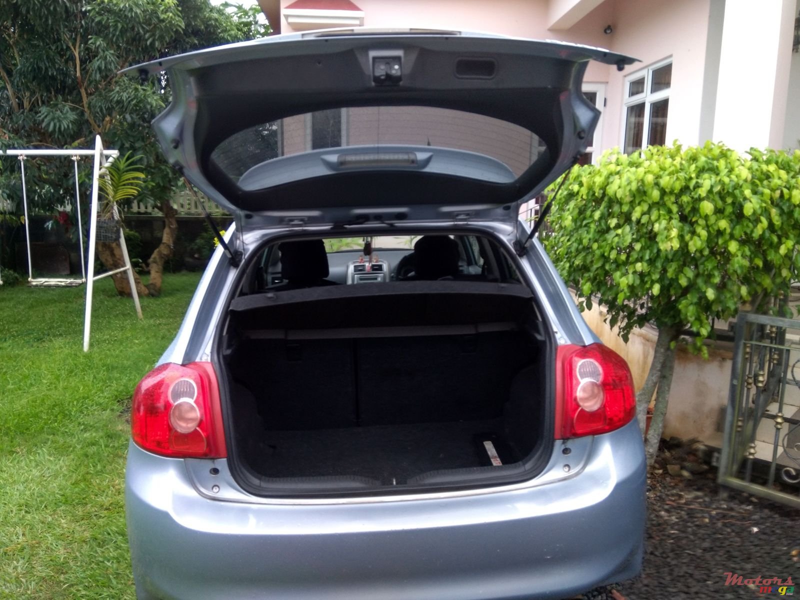 2009' Toyota Auris photo #2