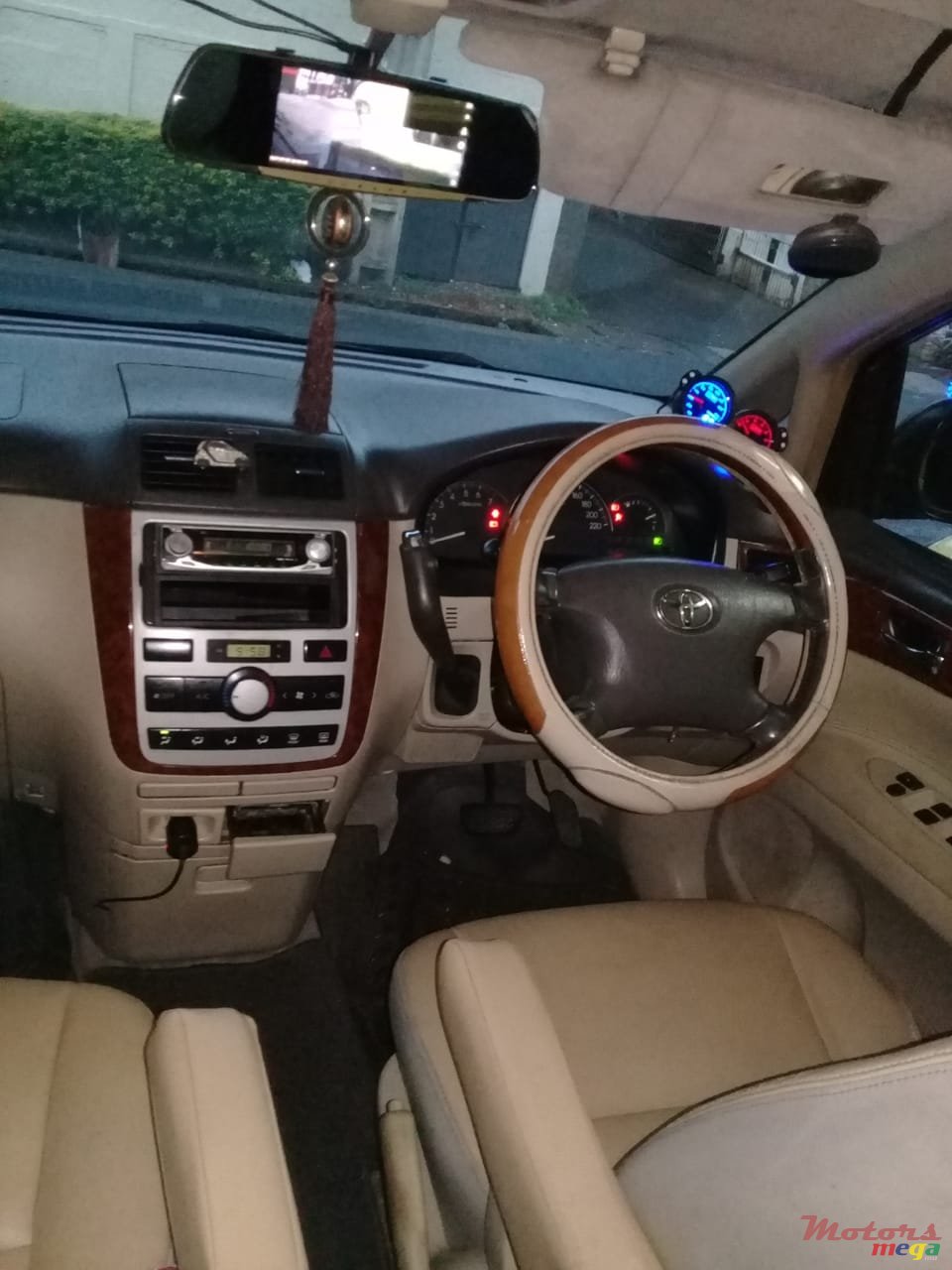 2003' Toyota Picnic photo #3