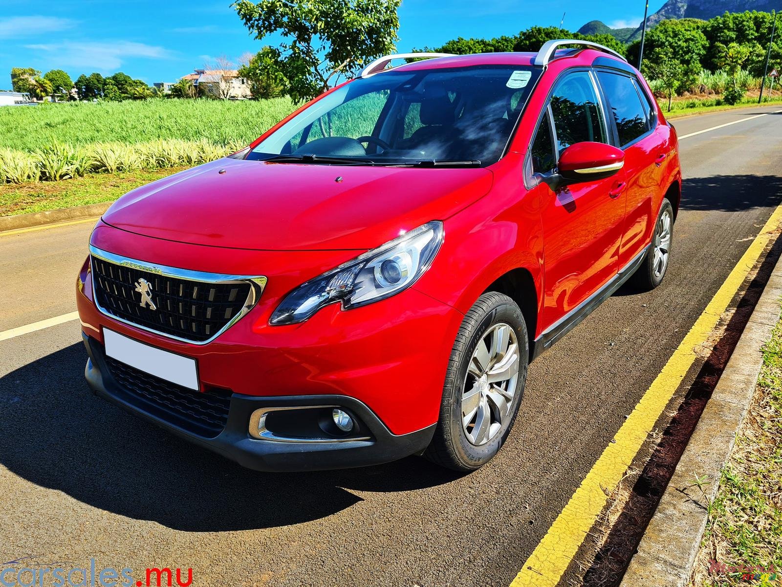 2018' Peugeot 2008 1.2 Hatchback photo #2