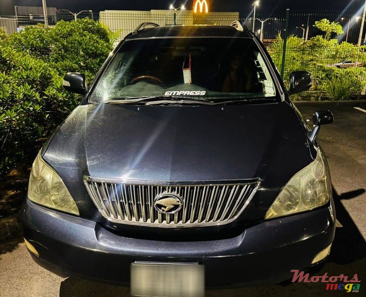 2003' Toyota Lexus photo #2
