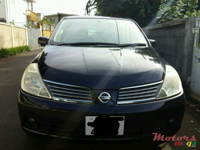 2005' Nissan Tiida photo #1