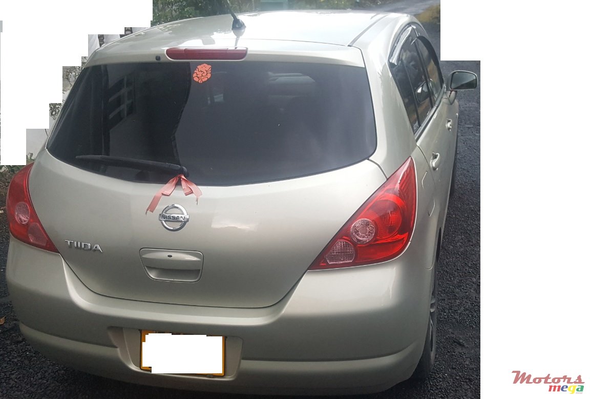 2006' Nissan Tiida Saloon photo #6