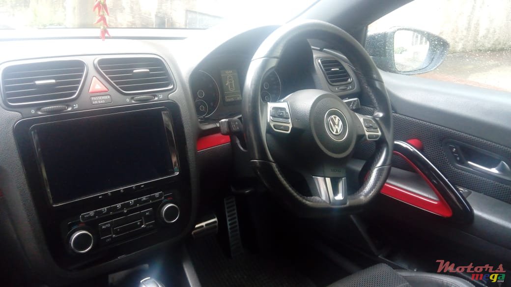 2011' Volkswagen Scirocco photo #4