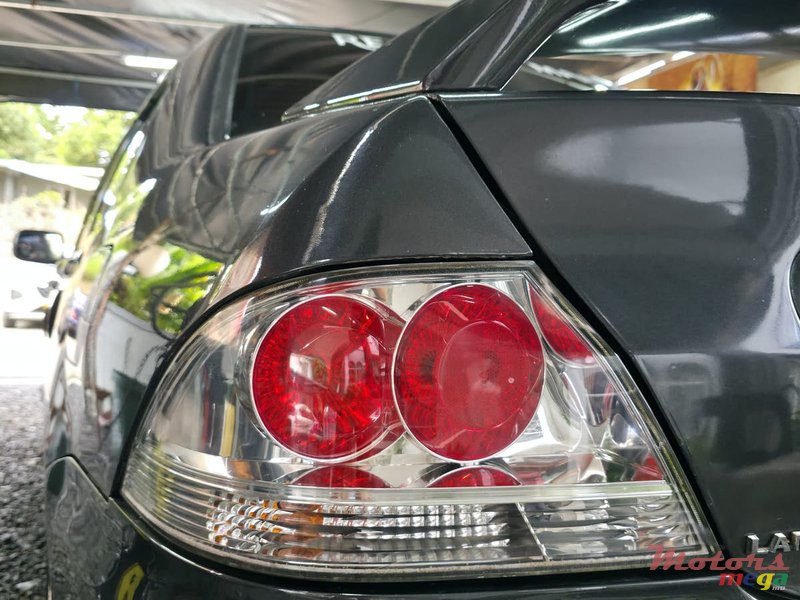 2004' Mitsubishi Lancer photo #5