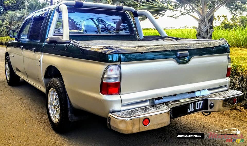 2007' Mitsubishi L200 Warrior 2.9D photo #4