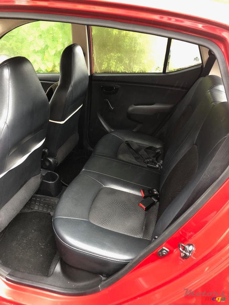 2013' Hyundai i10 photo #2