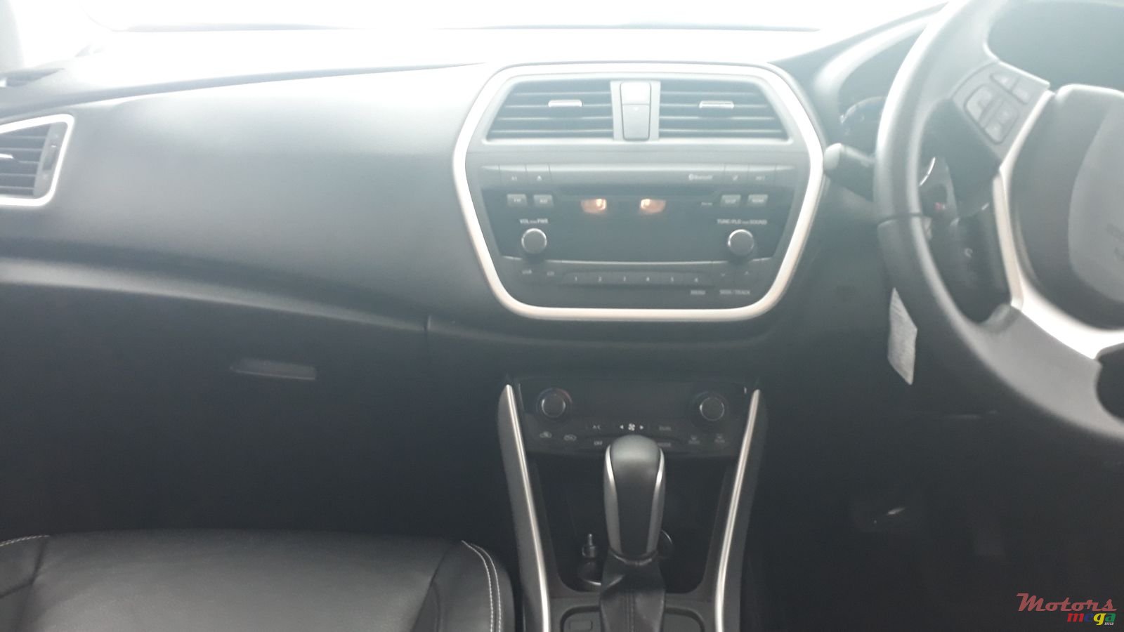 2015' Suzuki SX4 S-Cross photo #4