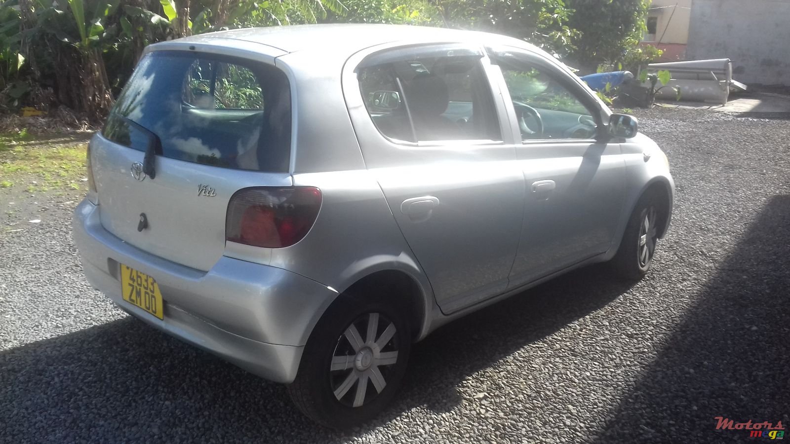 2000' Toyota Vitz photo #2