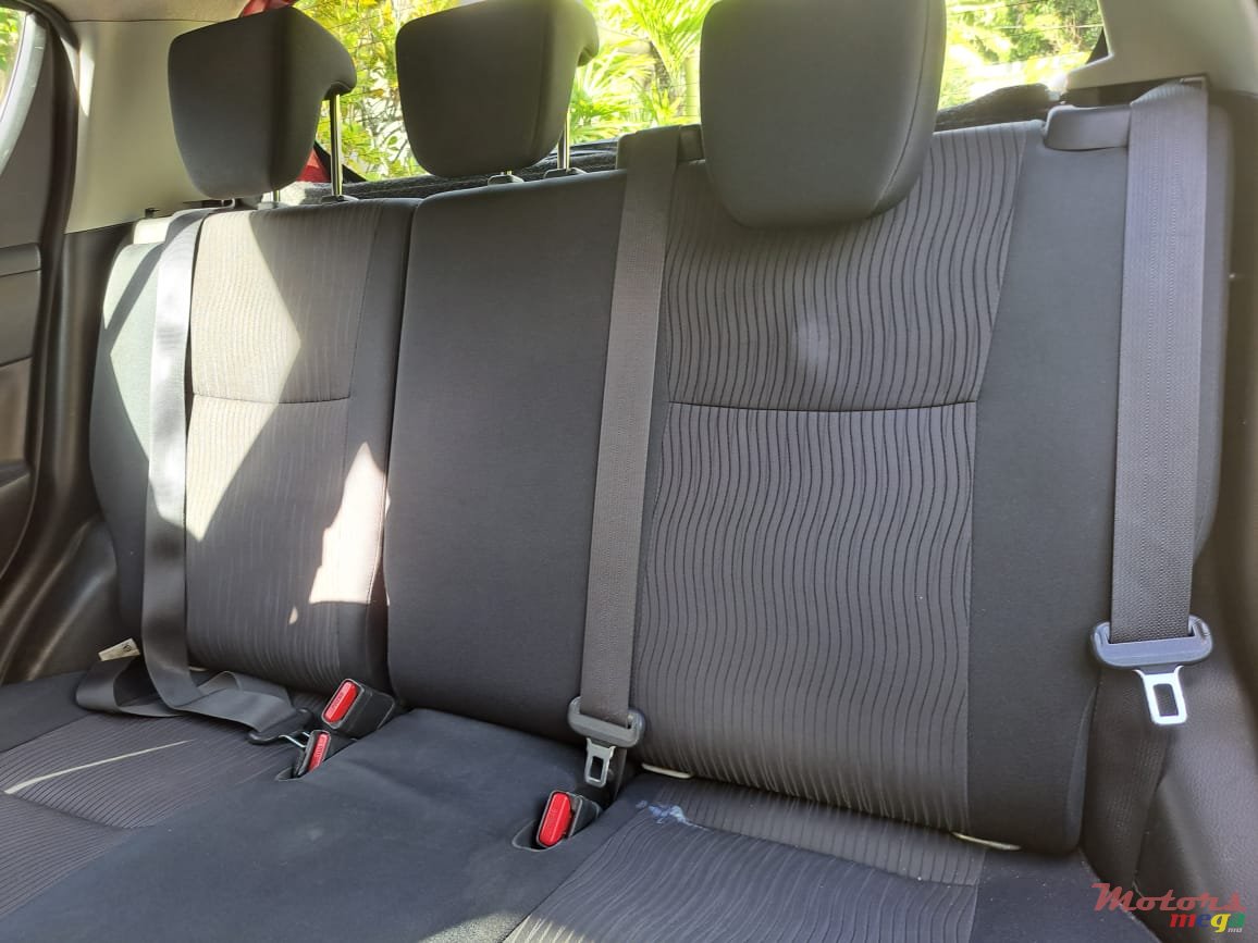 2013' Suzuki Swift photo #4