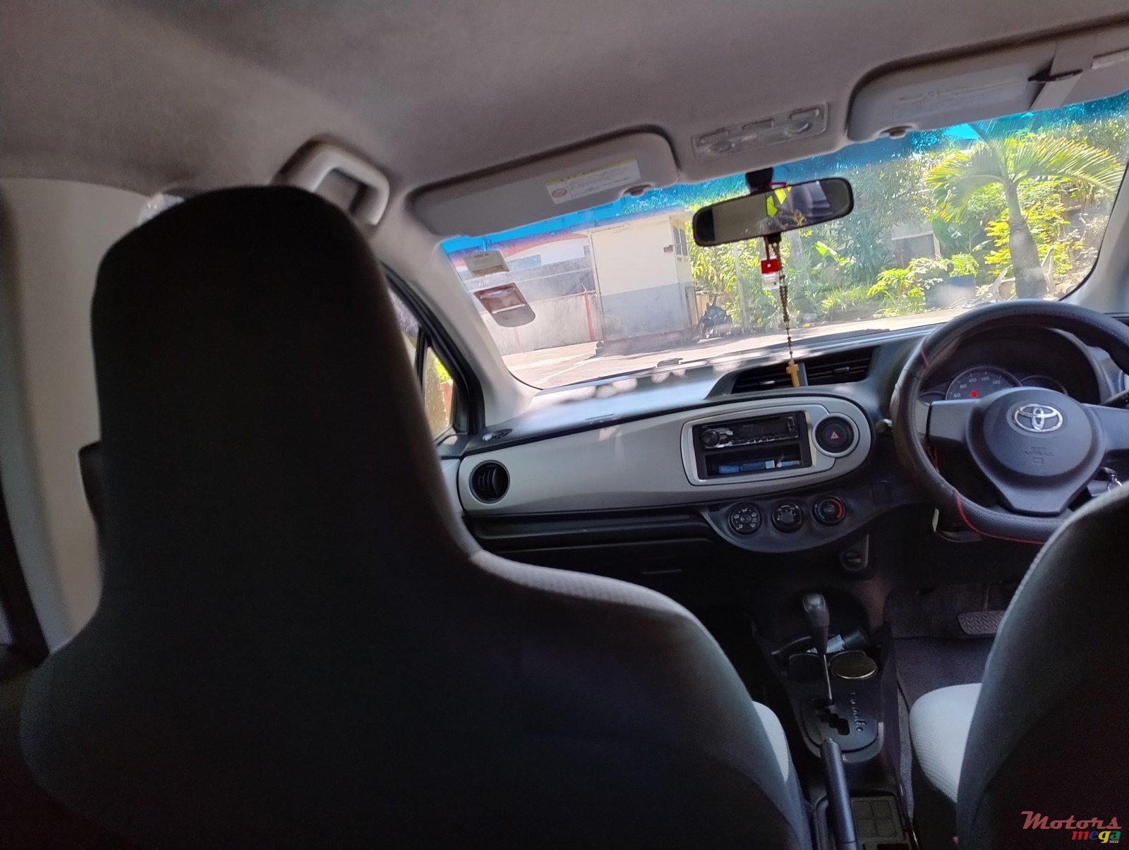 2012' Toyota Vitz photo #6