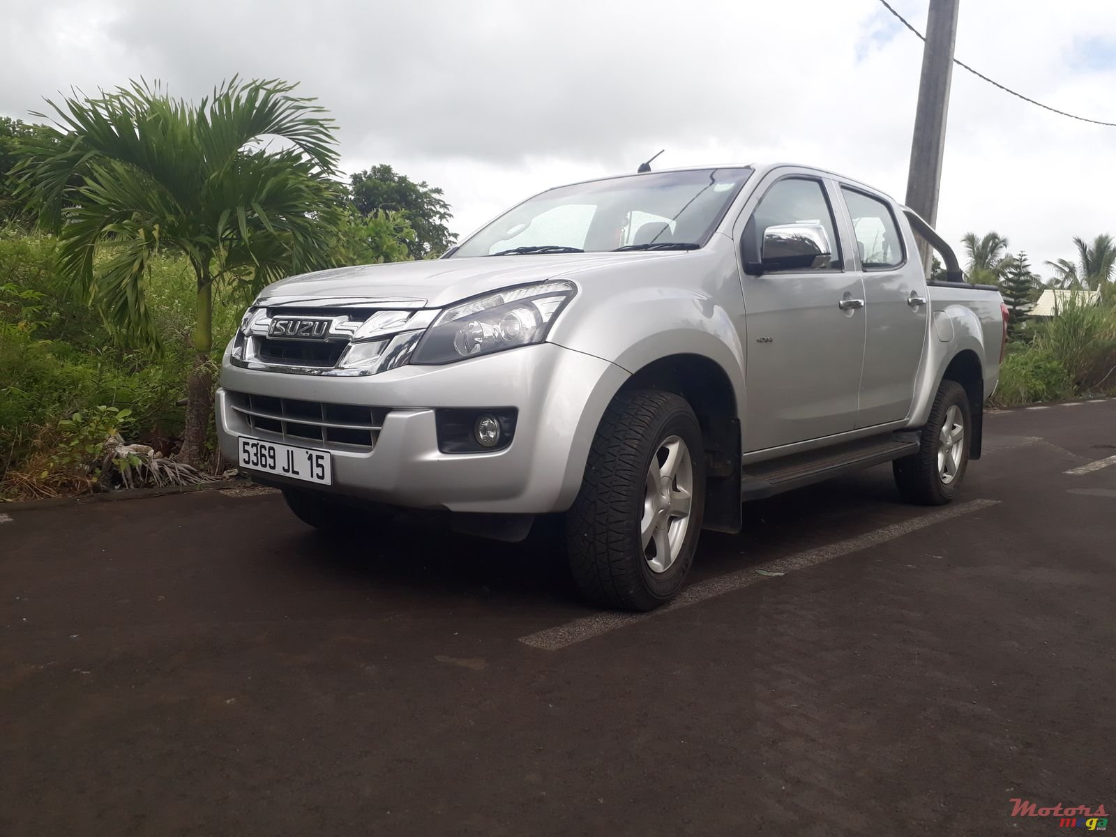 2015' Isuzu KB Series Kb300 photo #1