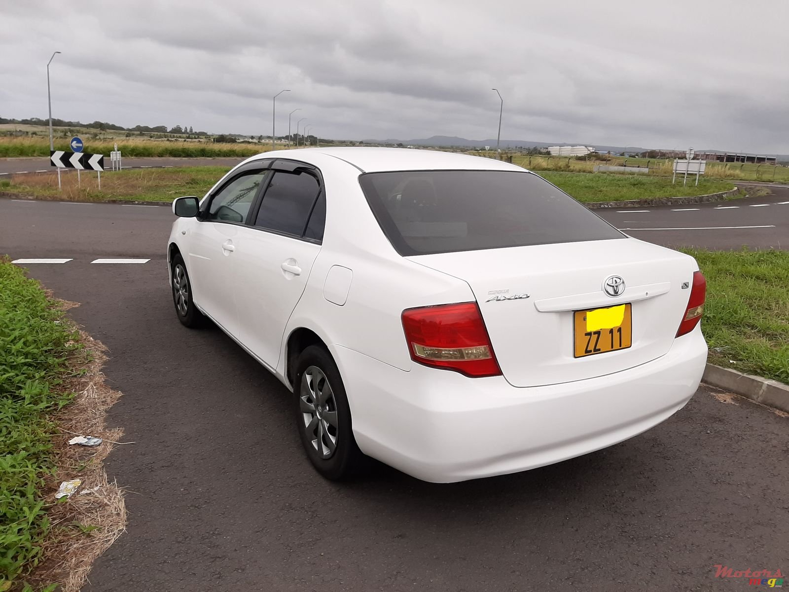 2011' Toyota Axio photo #2