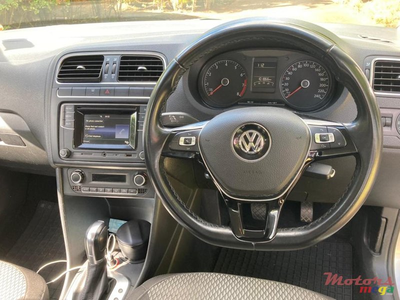 2017' Volkswagen Polo photo #5