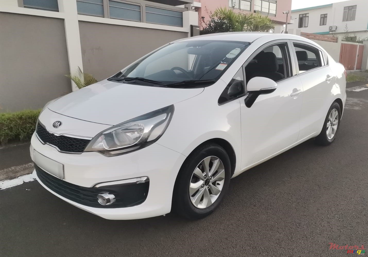 2015' Kia Rio photo #4