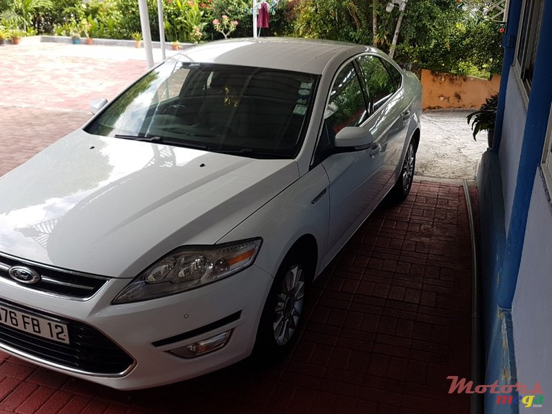 2012' Ford Mondeo photo #2
