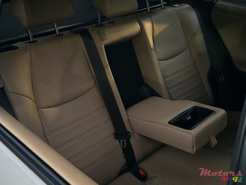 2021' Toyota RAV4 Luxury Edition photo #7