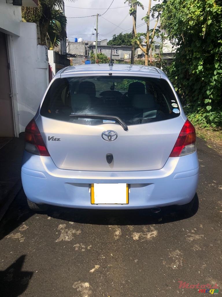 2008' Toyota Vitz photo #6