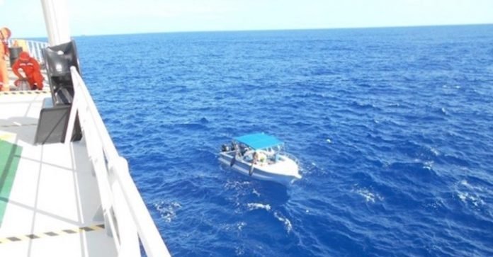 Deux Mauriciens interceptés au large de Port-Louis à bord d’un speed boat volé